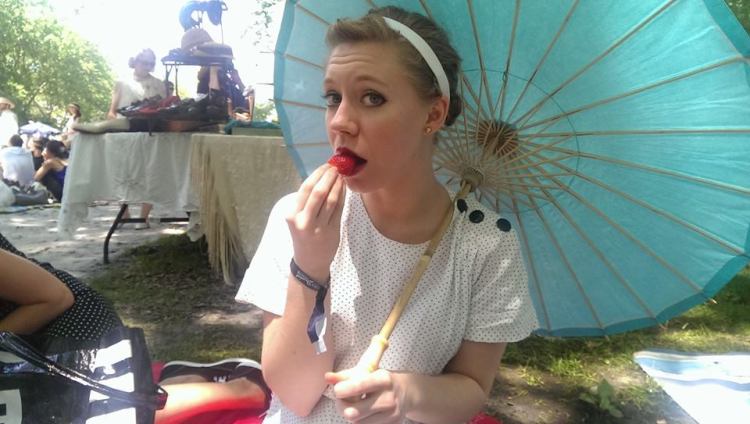 Enjoying some noms at the Jazz Age Lawn Party 2014